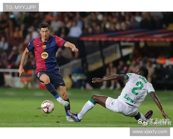 伊比萨主场迎战巴萨双方争夺西甲宝贵积分之战